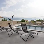 Villa Lavanda: Poolside Retreat With Access And Panoramic Views *