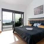 Villa Lavanda: Poolside Retreat With Access And Panoramic Views Risika