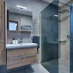 Lavanda: Poolside Retreat With Access And Panoramic Views Risika