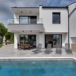 Lavanda: Poolside Retreat With Access And Panoramic Views Villa Risika