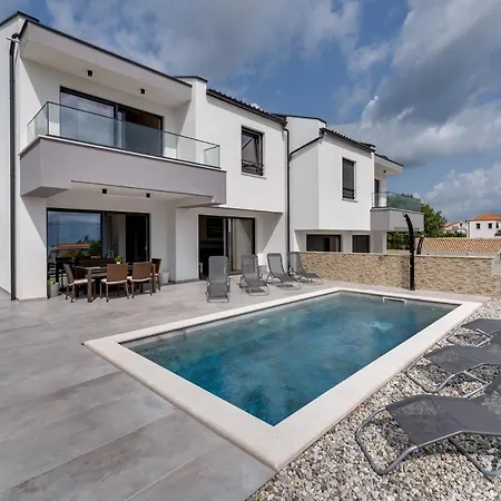 Lavanda -semi-detached With A Pool And A Panoramic View, Close To A Sandy Beach- By Traveler Tourist Agency Krk * Risika