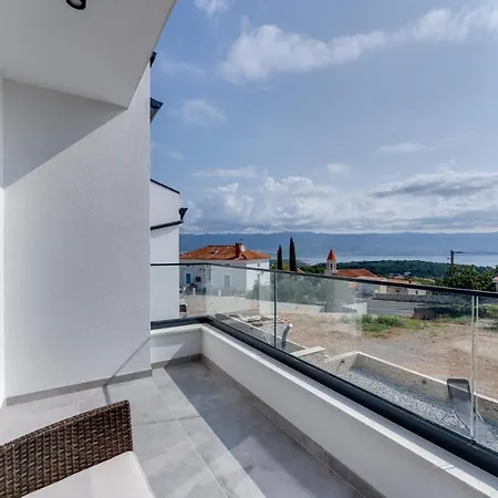 Lavanda -semi-detached With A Pool And A Panoramic View, Close To A Sandy Beach- By Traveler Tourist Agency Krk Vila *