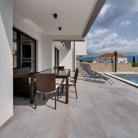 Villa Lavanda -semi-detached With A Pool And A Panoramic View, Close To A Sandy Beach- By Traveler Tourist Agency Krk Risika