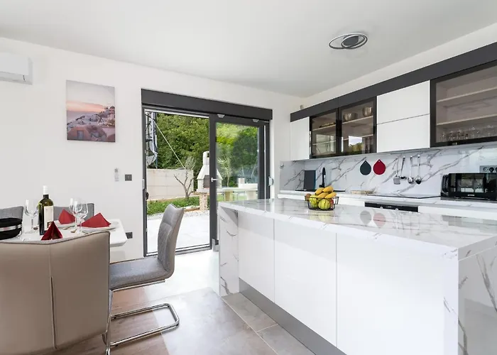 Lavanda -semi-detached With A Pool And A Panoramic View, Close To A Sandy Beach- By Traveler Tourist Agency Krk *